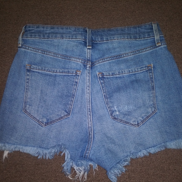 Shorts - Picture 4 of 4